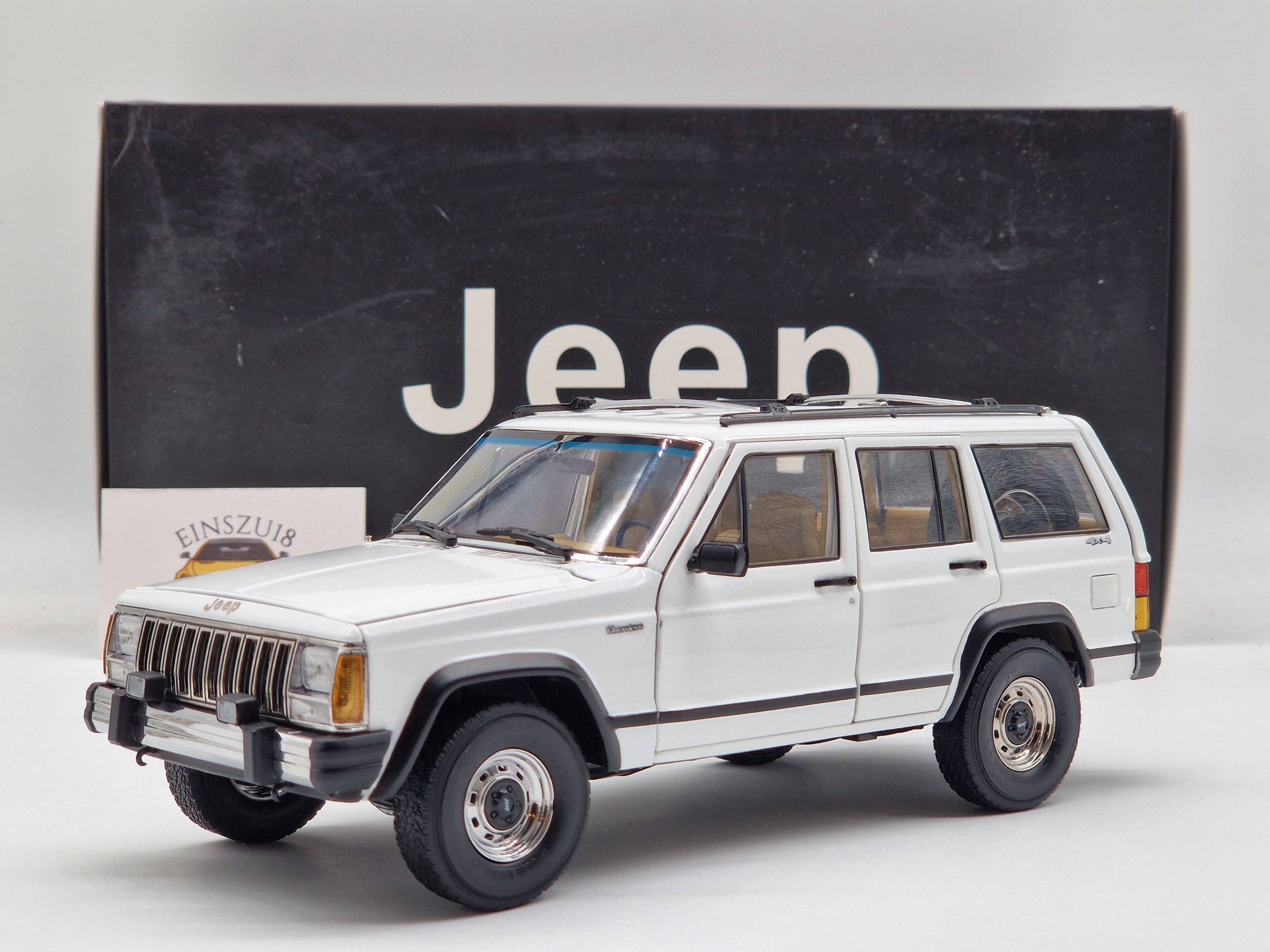 Jeep Cherokee XJ 4x4 1985 White