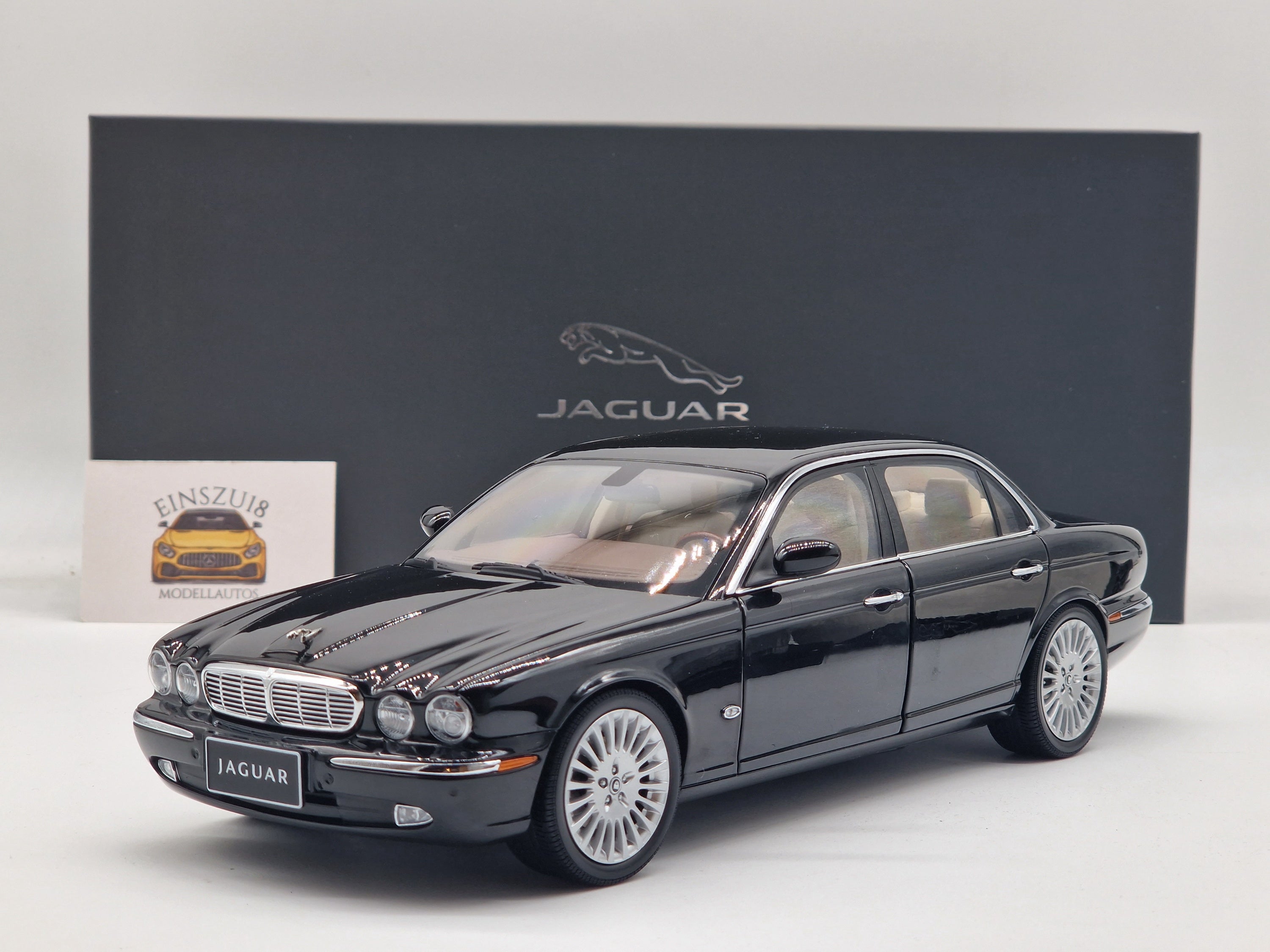 Jaguar XJ6 (X350) Ebony Black