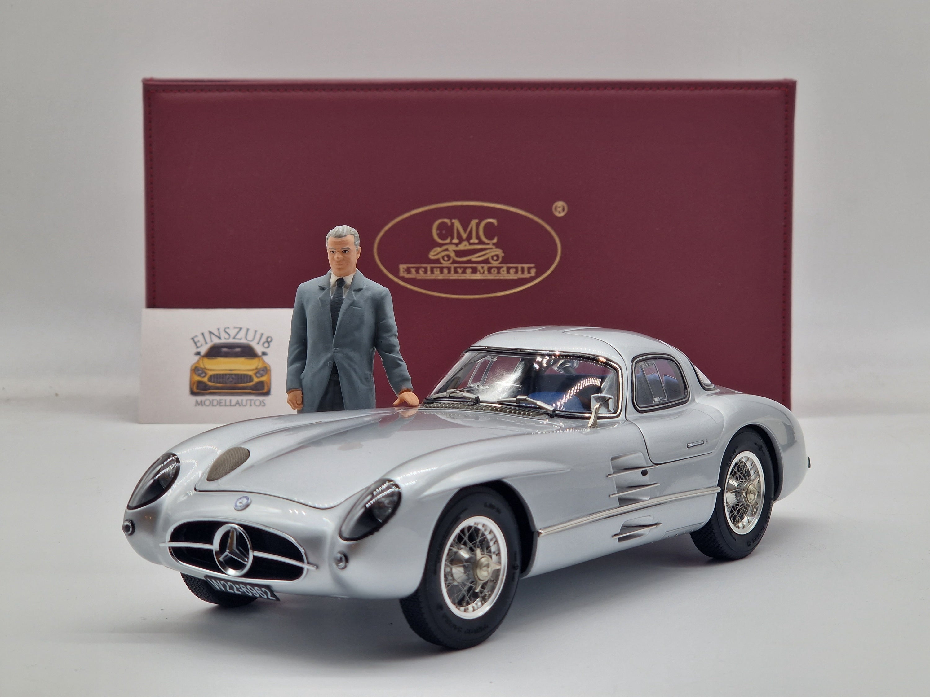 Mercedes-Benz 300 SLR Coupé, 1955, blaues Interieur mit Figur Rudolf Uhlenhaut