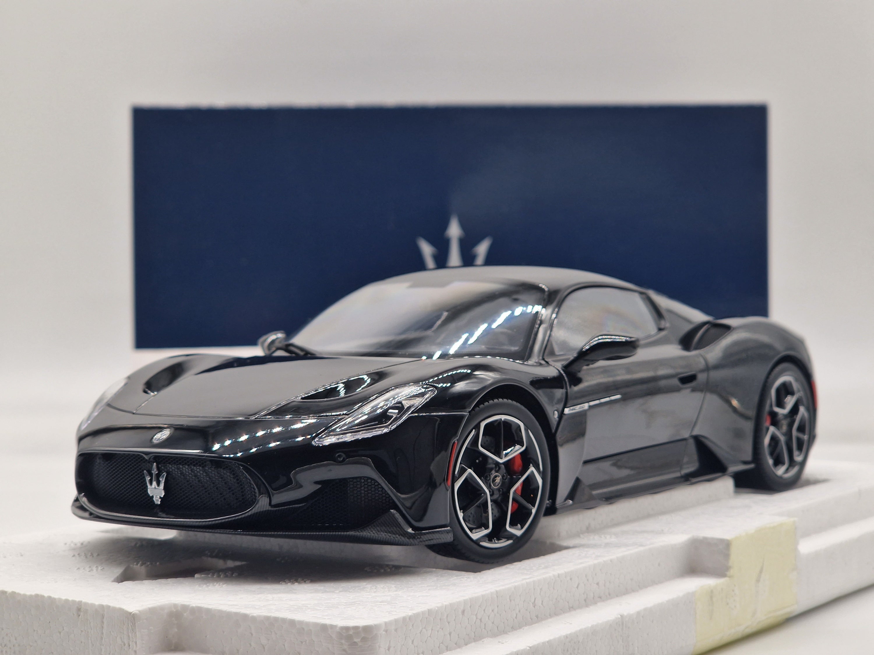 Maserati MC20 Black Enigma