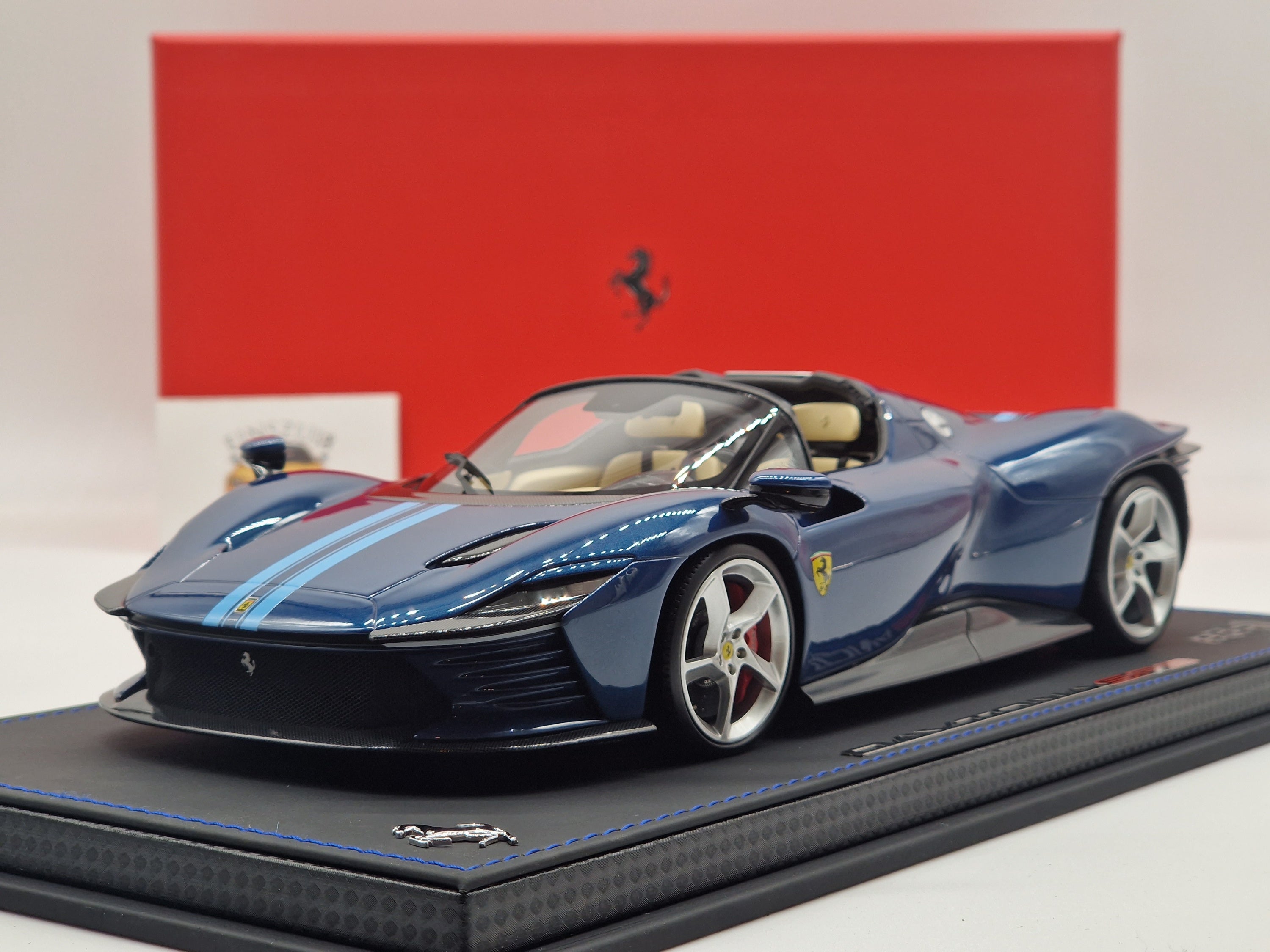 Ferrari SP3 Daytona Blu Abu Dhabi / Stripes