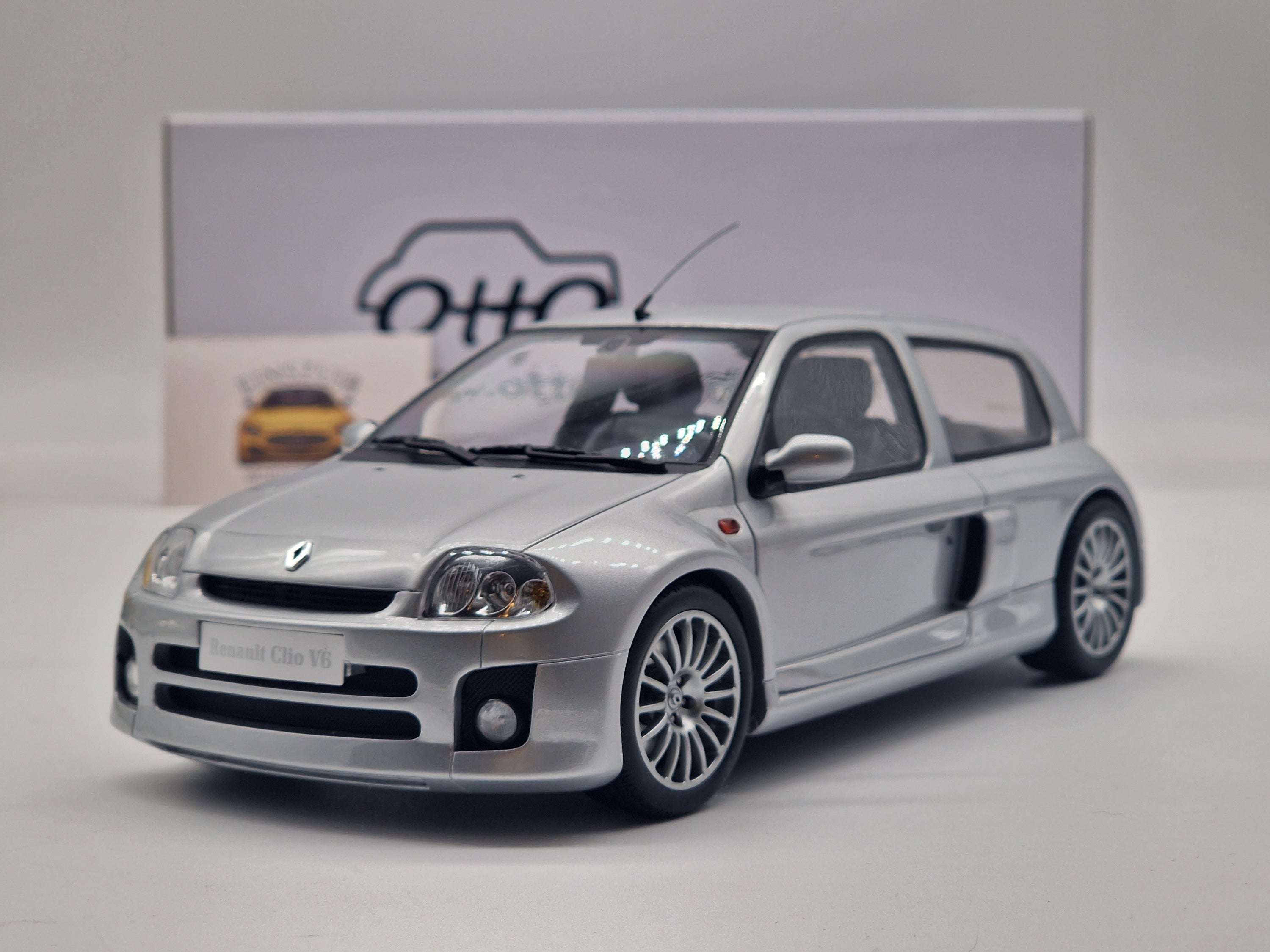 Renault Clio V6 Phase 1 2001 Silver