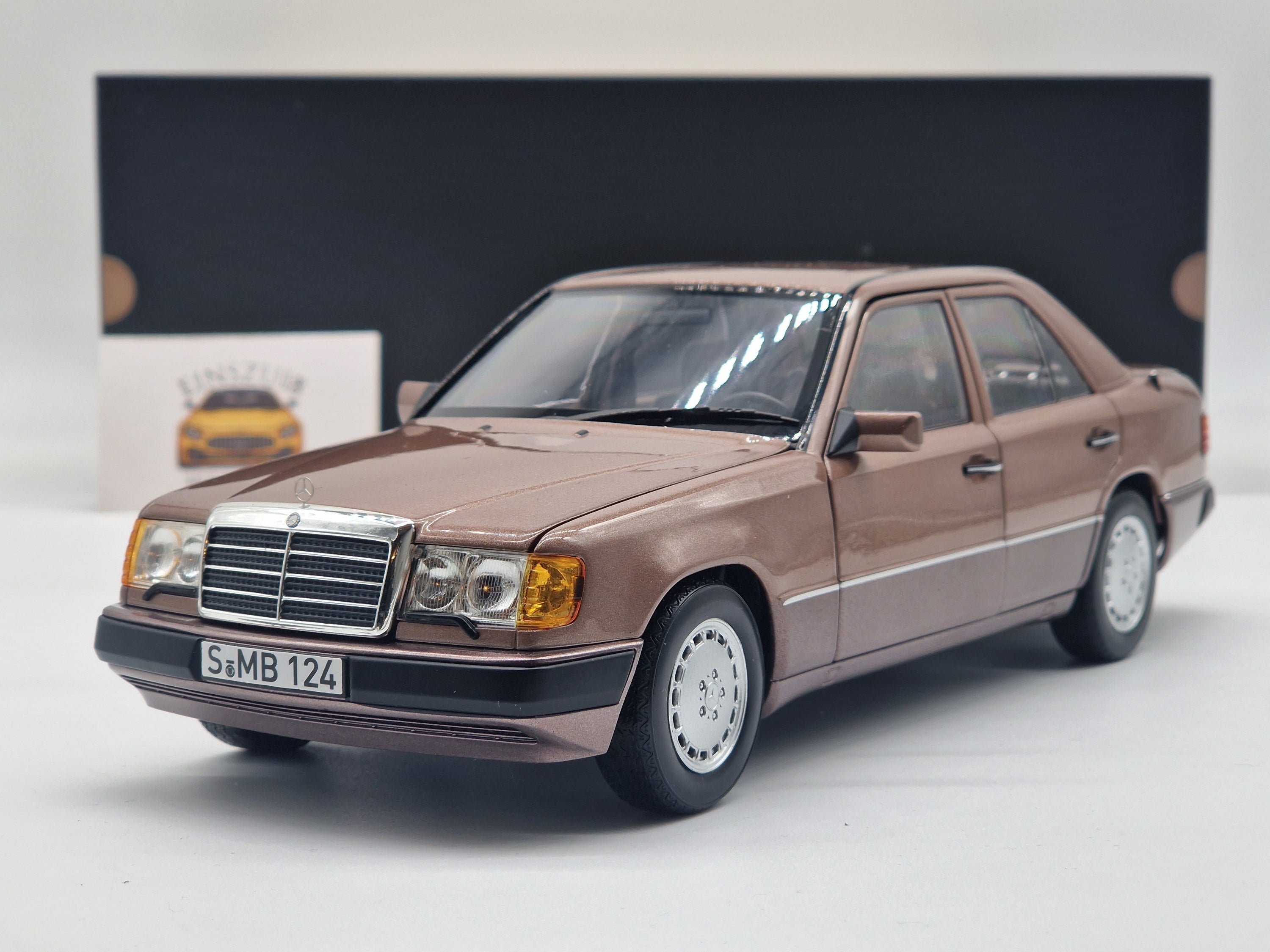 Mercedes-Benz 230E W124 1989 Limousine Rosewood (Dealer Edition)