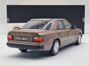Mercedes-Benz 230E W124 1989 Limousine Rosewood (Dealer Edition)