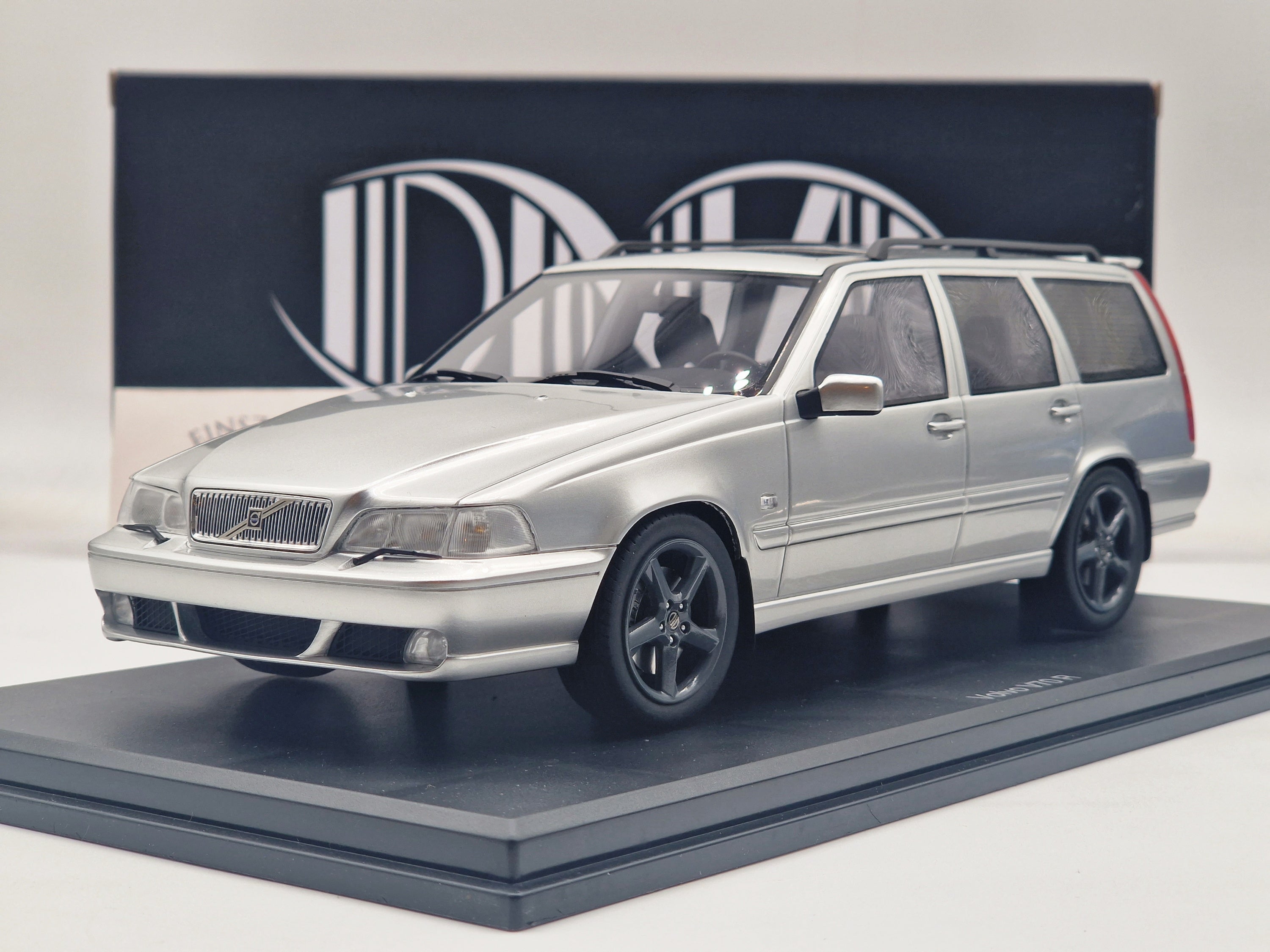 Volvo V70 R P80 Silver