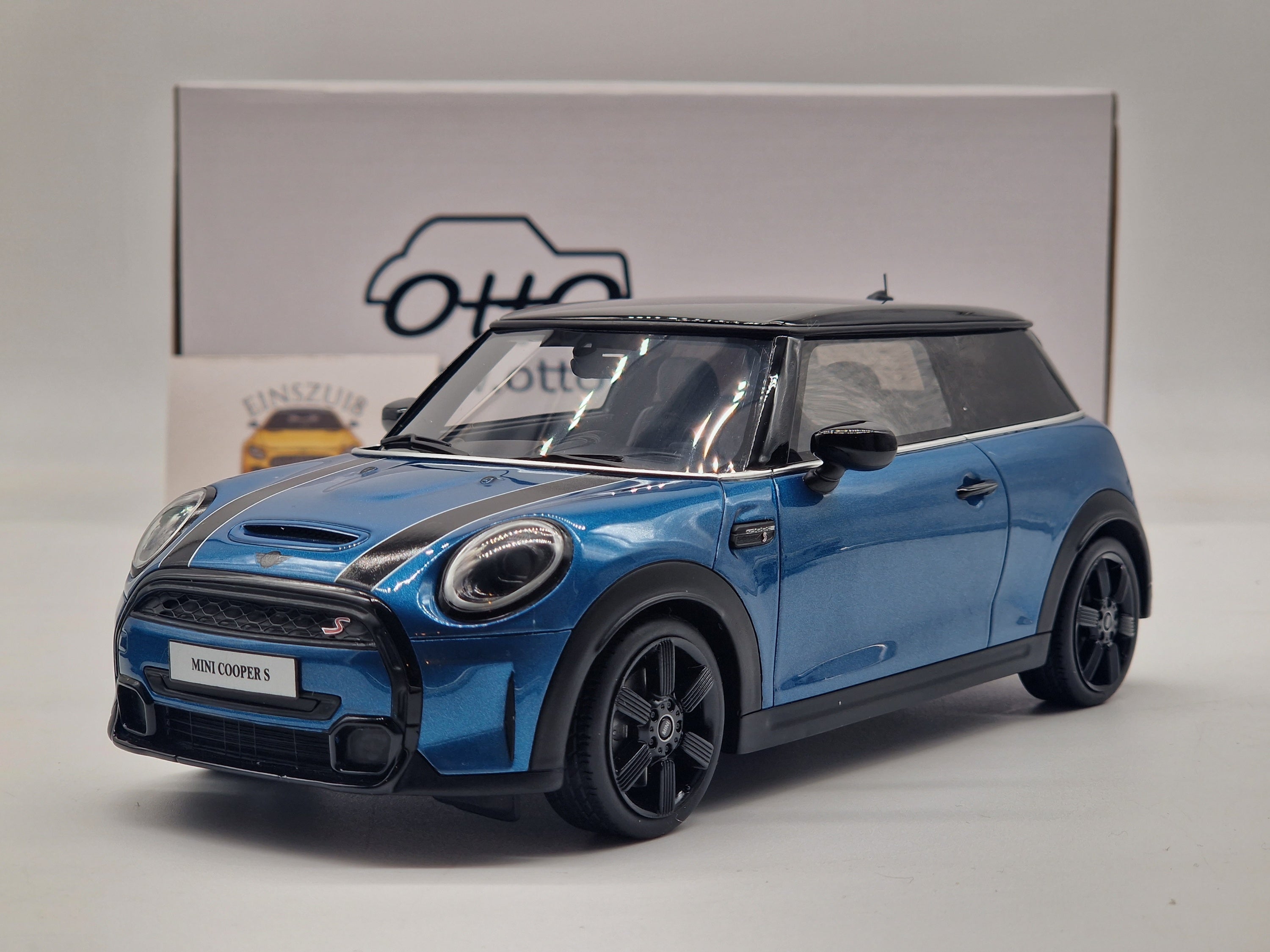 Mini Cooper S 2021 Island Blue + White Stripes