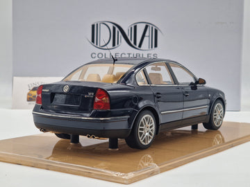 Volkswagen Passat W8 Limousine 2001 Indigo Blue