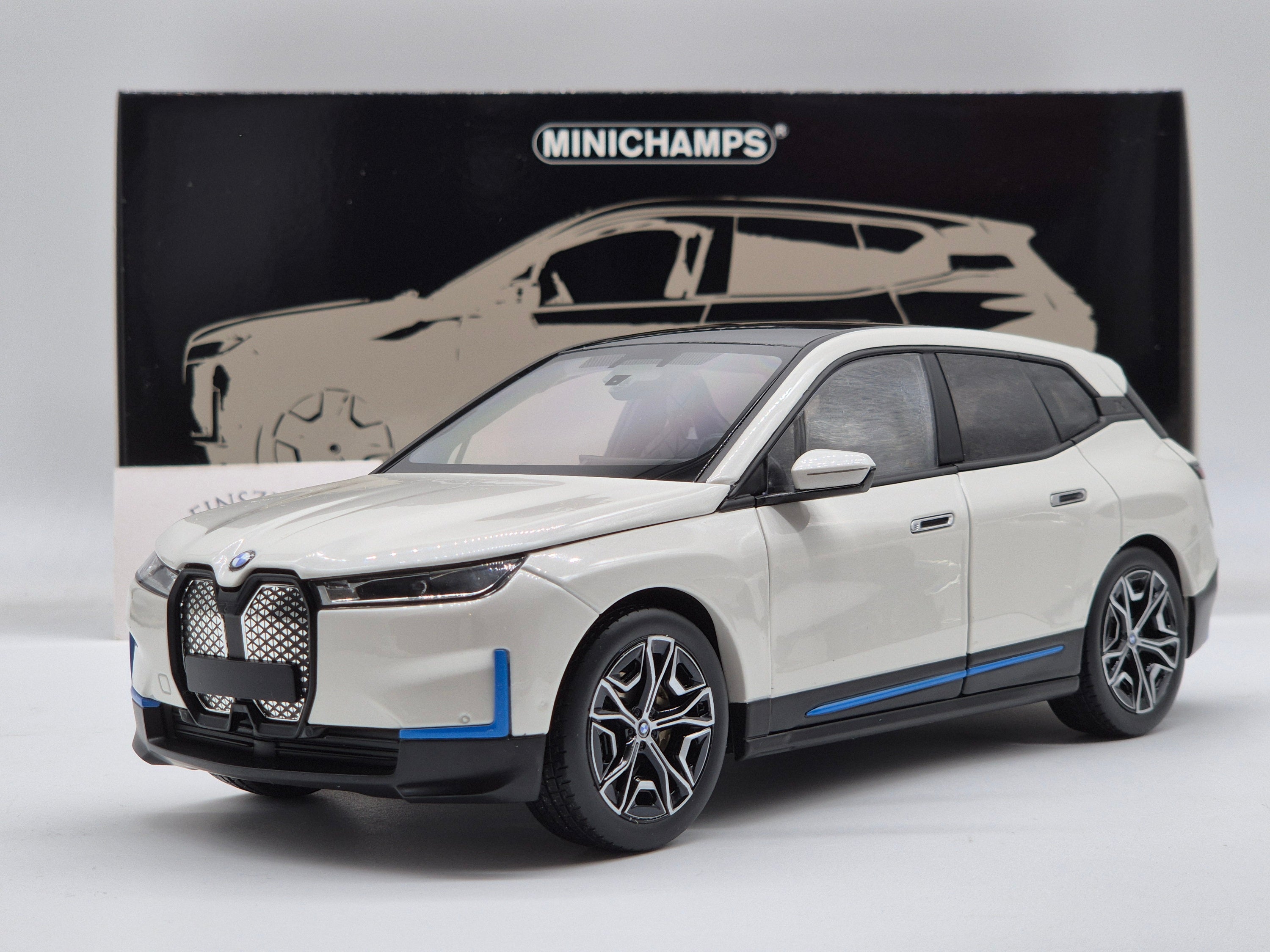 BMW iX White Metallic 2022 (All Open)