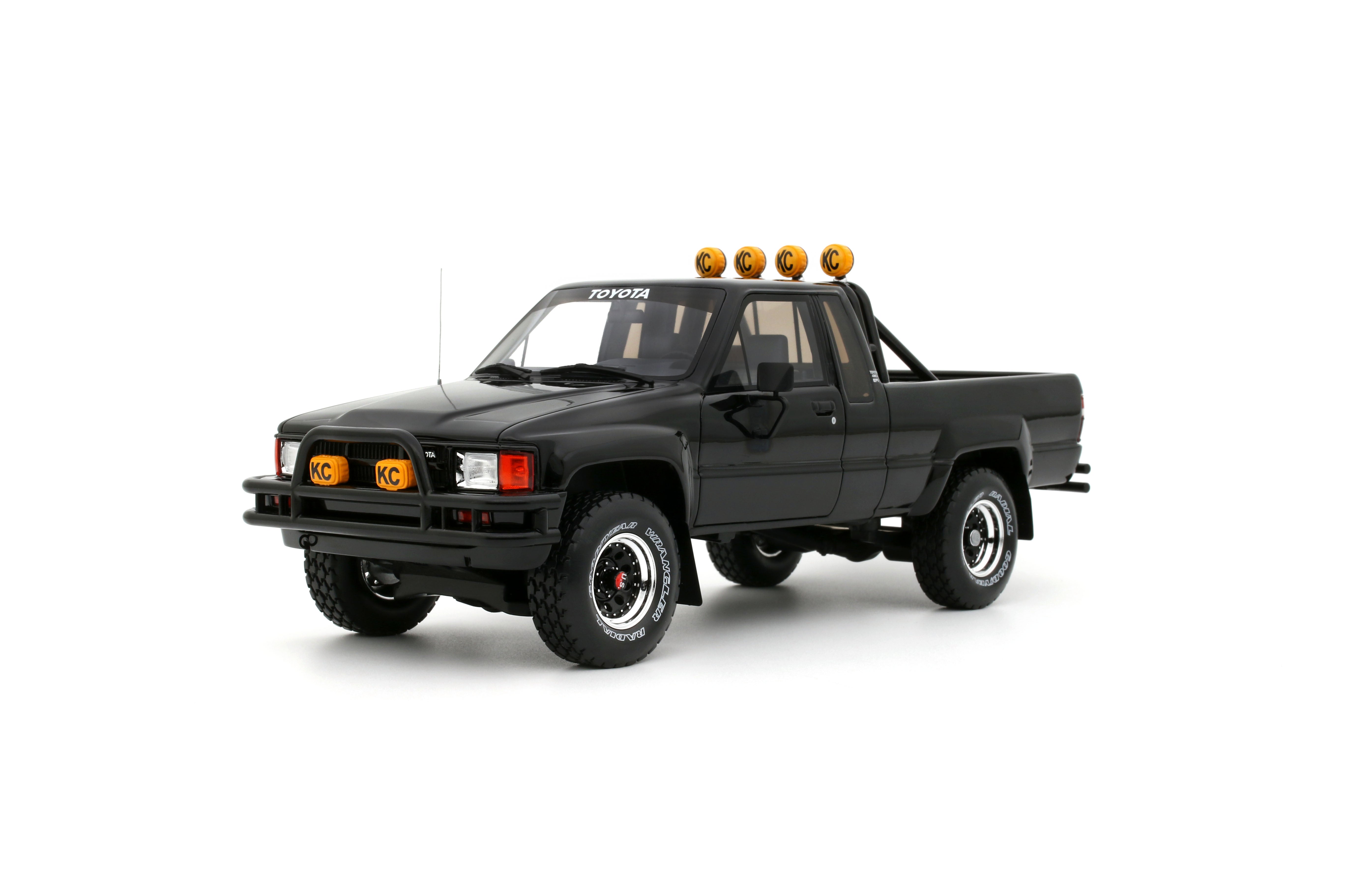 Toyota Hilux SR5 1985 Glossy Black 202