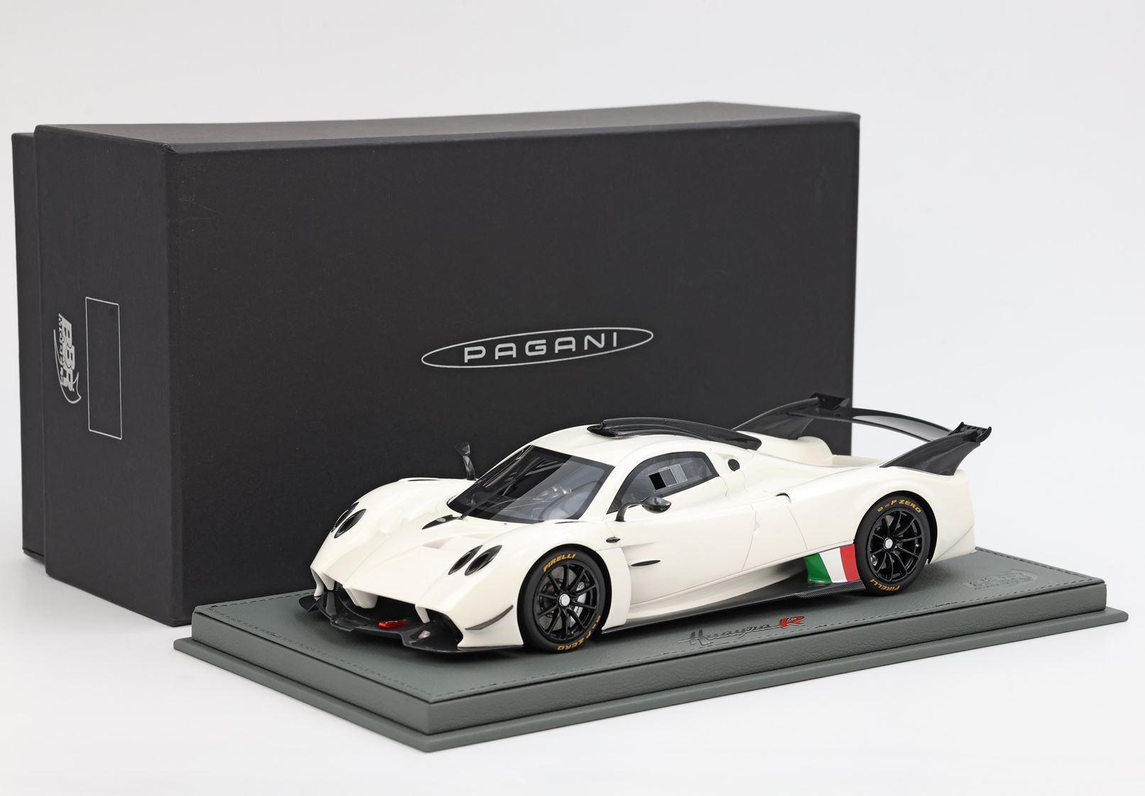 Pagani Huayra R White Benny
