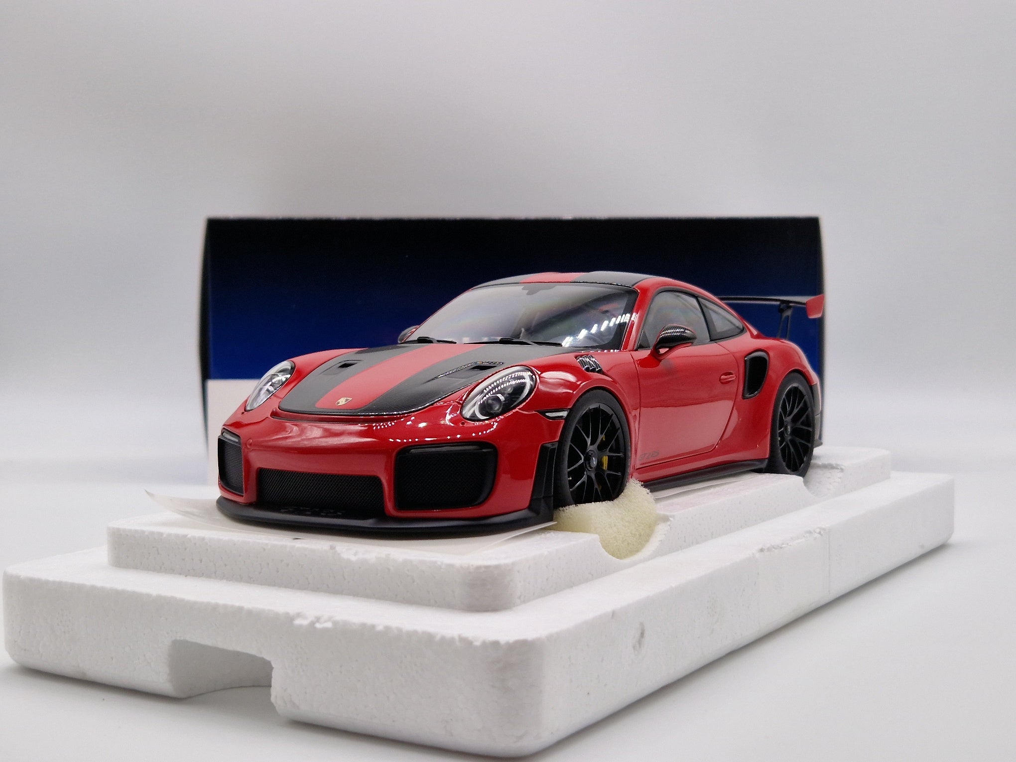 Porsche 911 (991.2) GT2 RS Weissach Package Guards Red