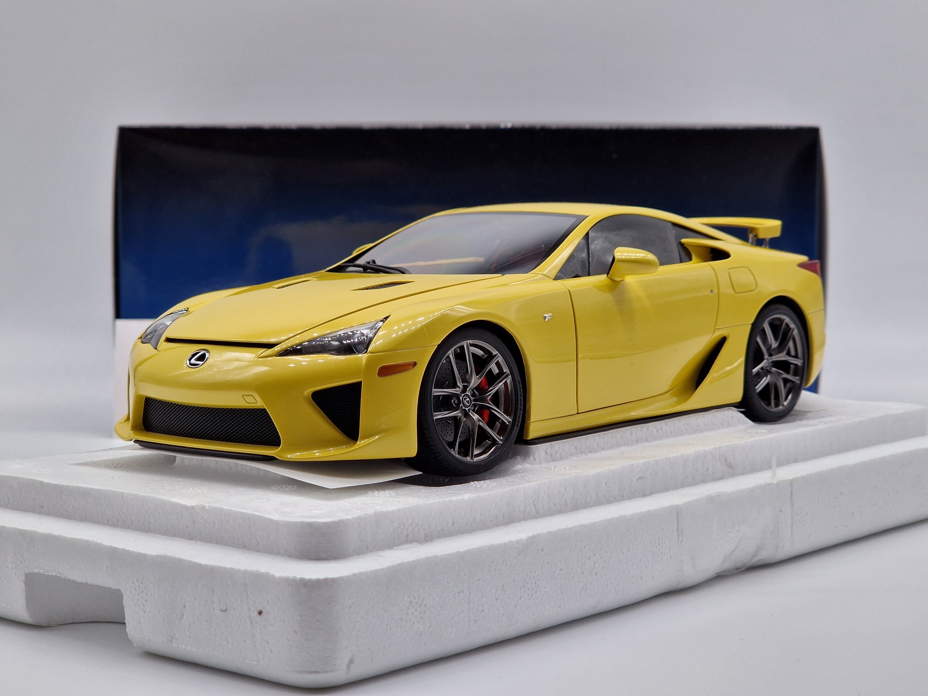 Lexus LFA 2010 Pearl Yellow