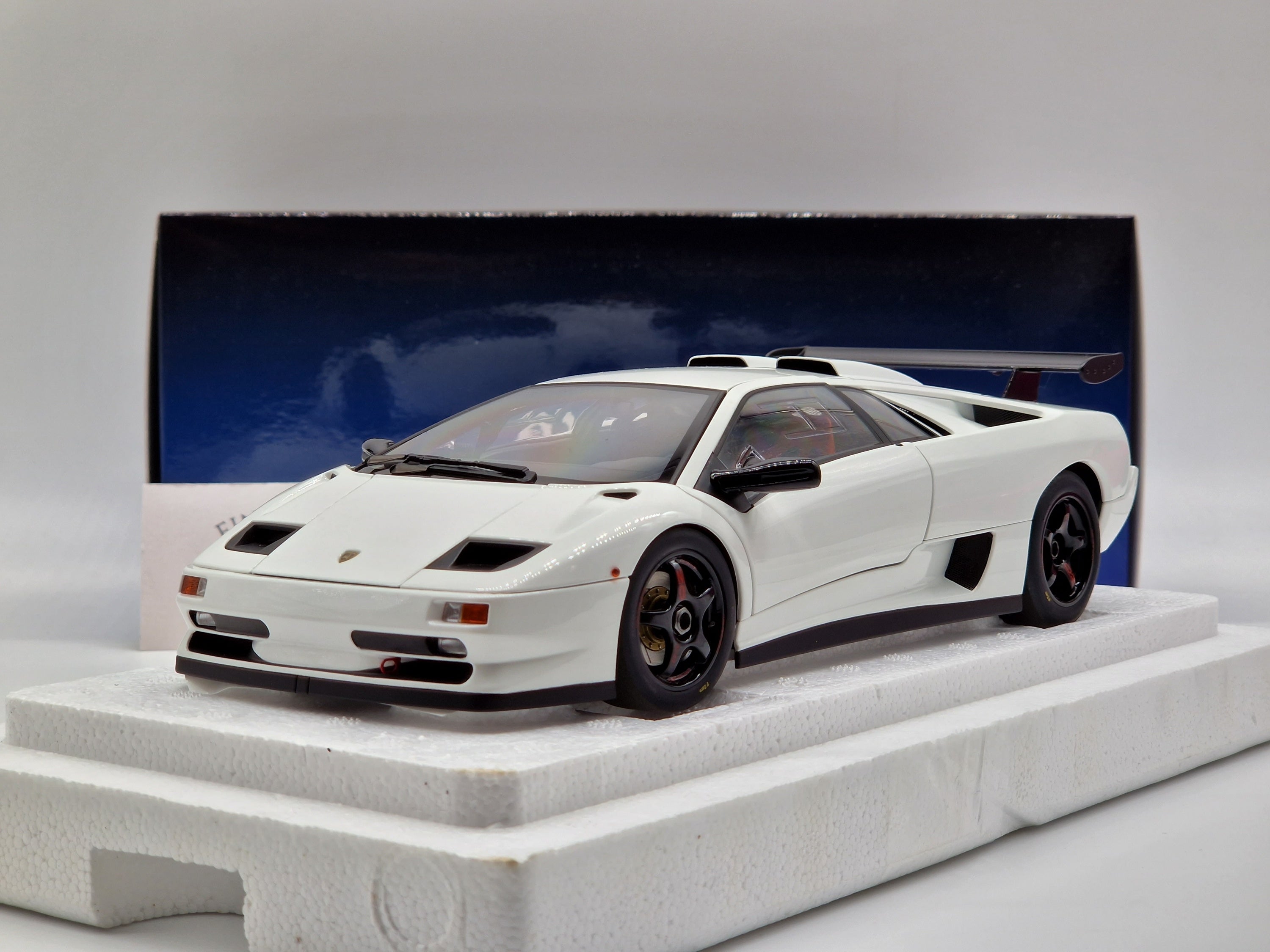 Lamborghini Diablo SV-R Impact White