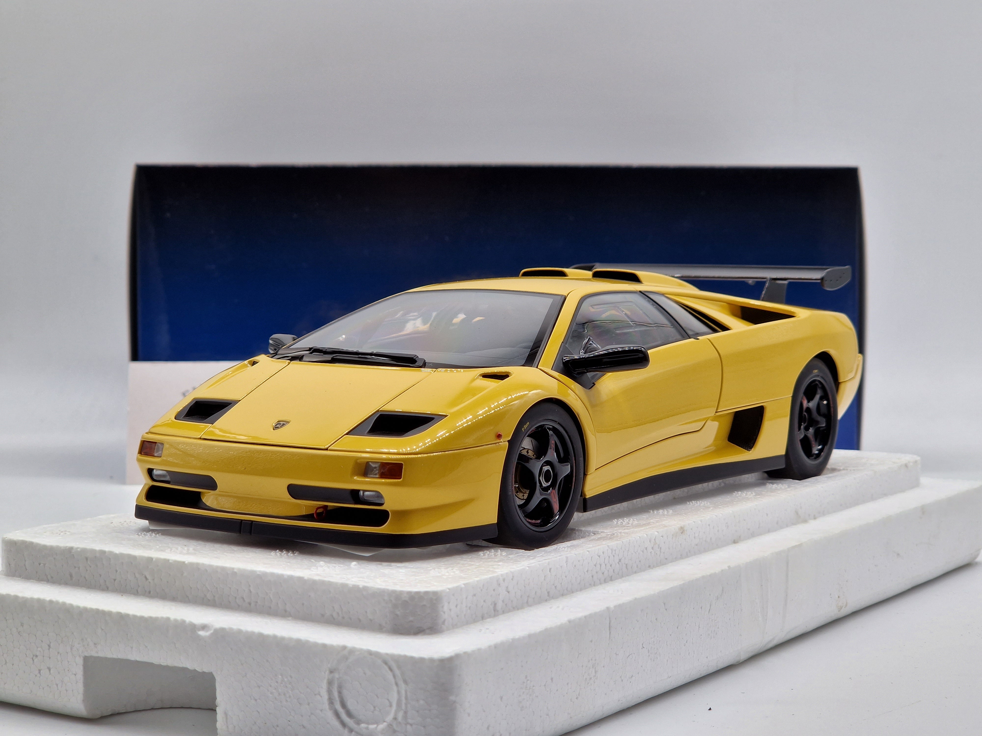Lamborghini Diablo SV-R Superfly Yellow