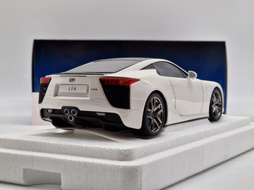 Lexus LFA 2010 Whitest White / Carbon Black