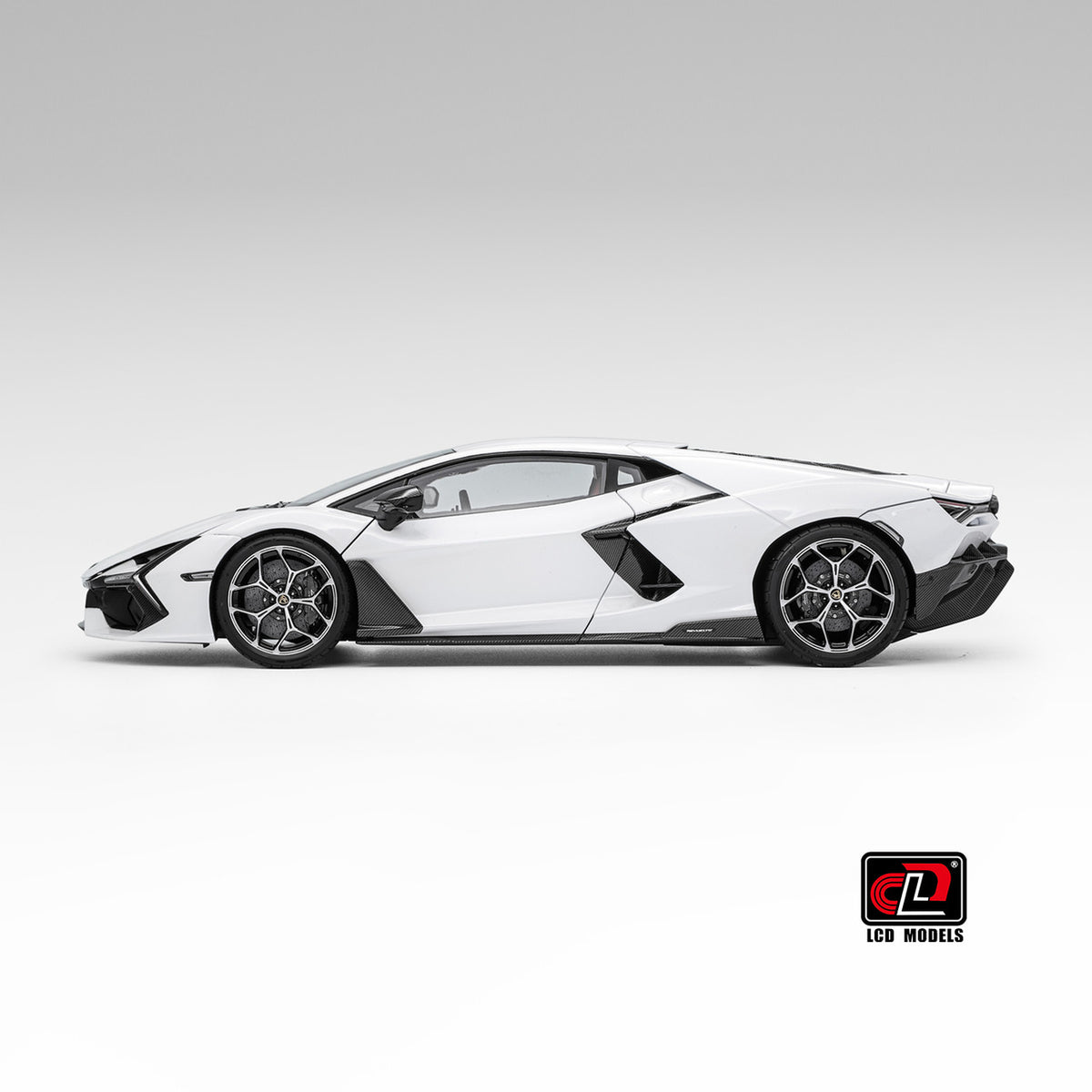 1:18 LCD Models - 2023 Lamborghini Revuelto Hybrid White LCD18026-WH