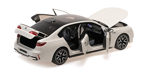 BMW i7 M70 (G70) – 2024 – WHITE METALLIC 110023702