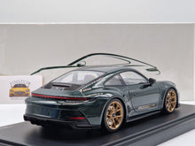 Carregar imagem no visualizador da galeria, Porsche 911 GT3 Touring (992) Racing Green Metallic Collector&#39;s Edition
