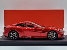 Lade das Bild in den Galerie-Viewer, Ferrari Portofino M Spider Tetto Chiuso Rosso Fuoco Metalliz
