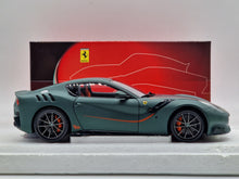 Carregar imagem no visualizador da galeria, Ferrari F12 TDF Verde Opaco
