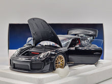 Lade das Bild in den Galerie-Viewer, Porsche 911 (991.2) GT2 RS Weissach Package Black
