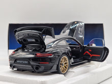 Lade das Bild in den Galerie-Viewer, Porsche 911 (991.2) GT2 RS Weissach Package Black
