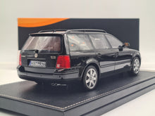 Lade das Bild in den Galerie-Viewer, Volkswagen Passat V6 TDI 4Motion Variant B5 Gloss Black
