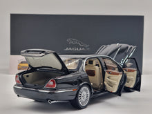 Carregar imagem no visualizador da galeria, Jaguar XJ6 (X350) Ebony Black

