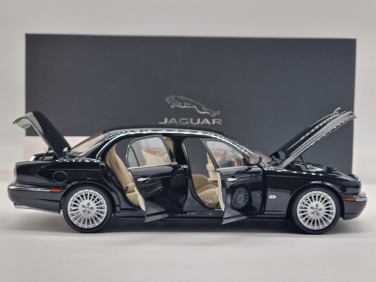 Jaguar XJ6 (X350) Ebony Black