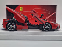 Lade das Bild in den Galerie-Viewer, Ferrari LaFerrari Aperta Rosso Corsa 322
