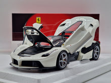 Lade das Bild in den Galerie-Viewer, Ferrari LaFerrari Aperta Metallic Italian White
