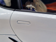 Carregar imagem no visualizador da galeria, Toyota Lexus LC500h Hybrid Summer Bright White (Dealer Edition)
