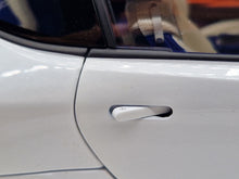 Carregar imagem no visualizador da galeria, Toyota Lexus LC500h Hybrid Summer Bright White (Dealer Edition)
