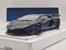 Lade das Bild in den Galerie-Viewer, Lamborghini Aventador SVJ Nero Nemesis
