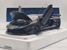 Lade das Bild in den Galerie-Viewer, Lamborghini Aventador SVJ Nero Nemesis
