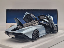 Lade das Bild in den Galerie-Viewer, McLaren Speedtail Frozen Blue
