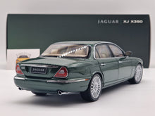 Carregar imagem no visualizador da galeria, Jaguar XJ6 (X350) Racing Green
