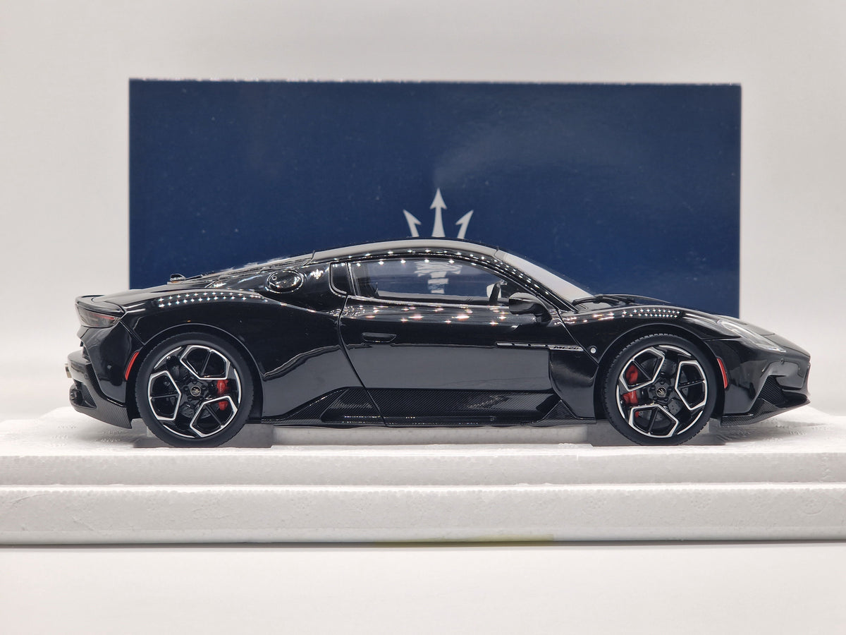 Maserati MC20 Black Enigma
