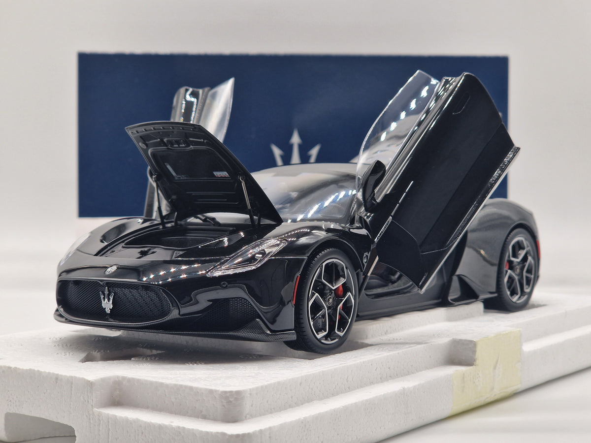 Maserati MC20 Black Enigma