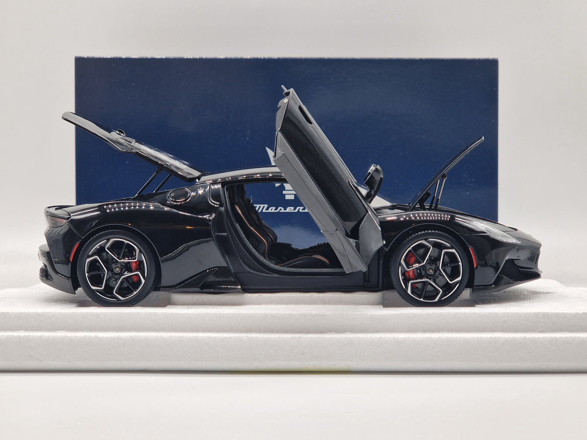 Maserati MC20 Black Enigma