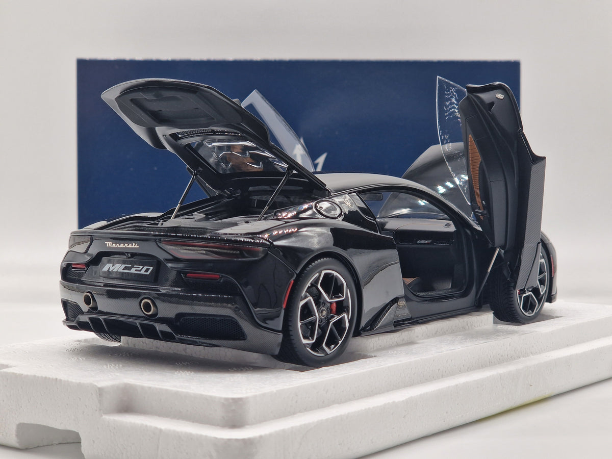 Maserati MC20 Black Enigma