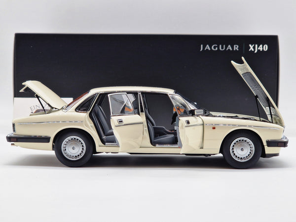 Jaguar Daimler XJ6 (XJ40) Glacier White