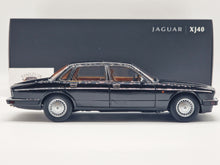 Lade das Bild in den Galerie-Viewer, Jaguar Daimler XJ6 (XJ40) Ebony Black
