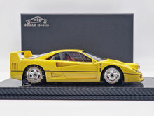 Lade das Bild in den Galerie-Viewer, Ferrari F40 Yellow - Christmas Ski Edition
