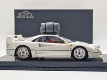 Lade das Bild in den Galerie-Viewer, Ferrari F40 Pearl White - Christmas Ski Edition
