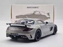 Lade das Bild in den Galerie-Viewer, Mercedes-Benz AMG SLS Black Series GT Silver (Asia Exclusive)

