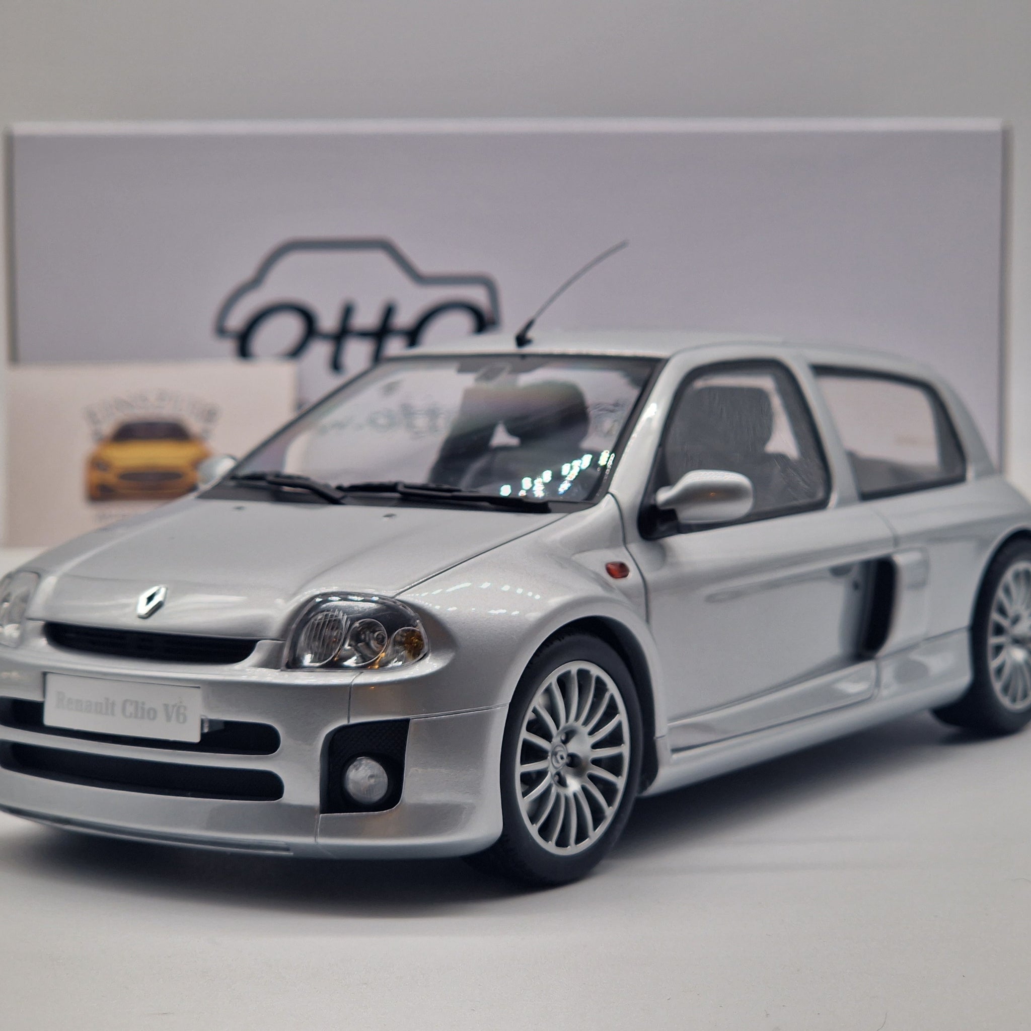 Renault Clio V6 Phase 1 2001 Silver