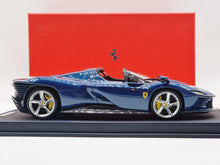 Lade das Bild in den Galerie-Viewer, Ferrari SP3 Daytona Blu Abu Dhabi
