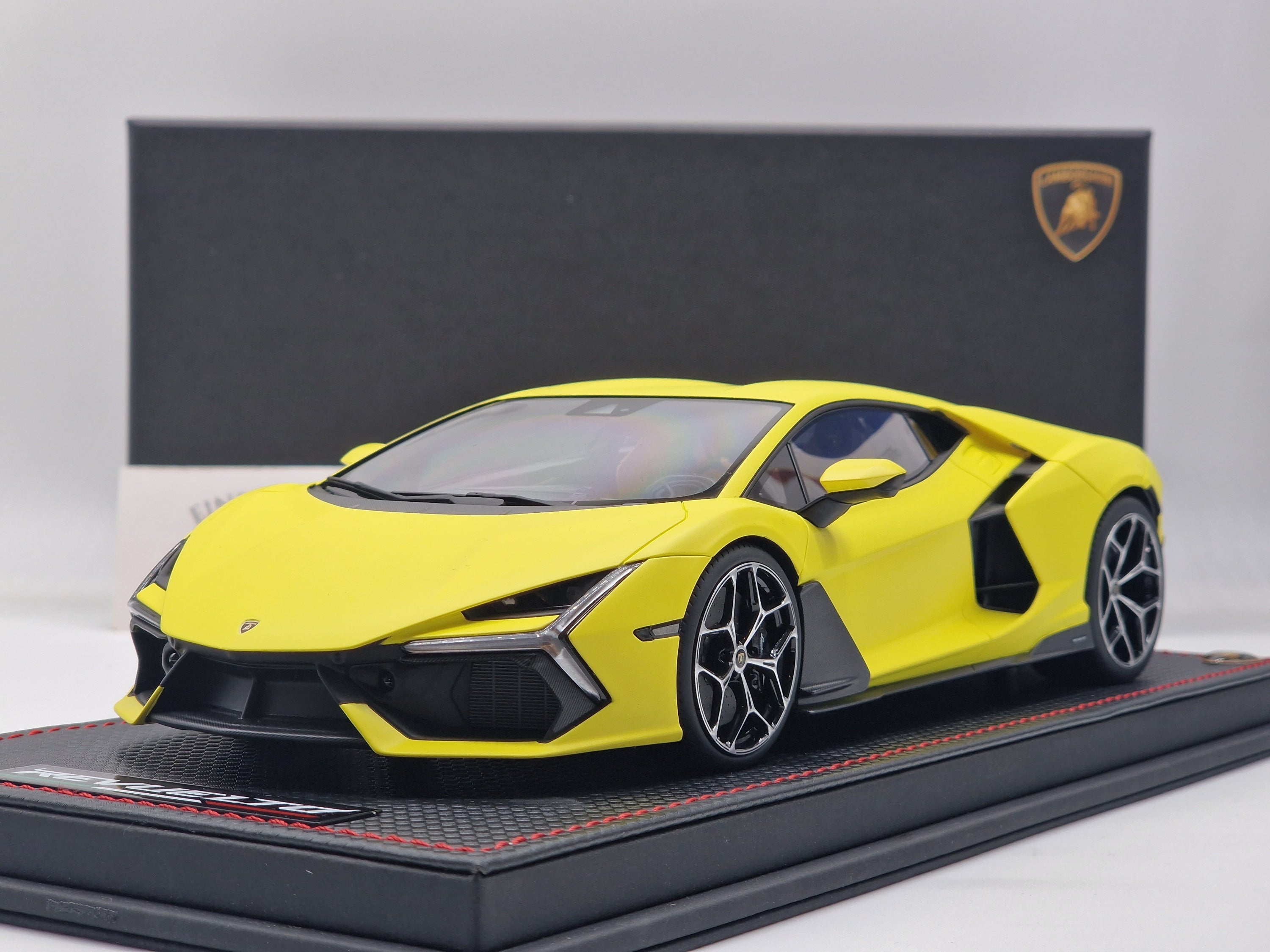 Lamborghini Revuelto Giallo Clarus