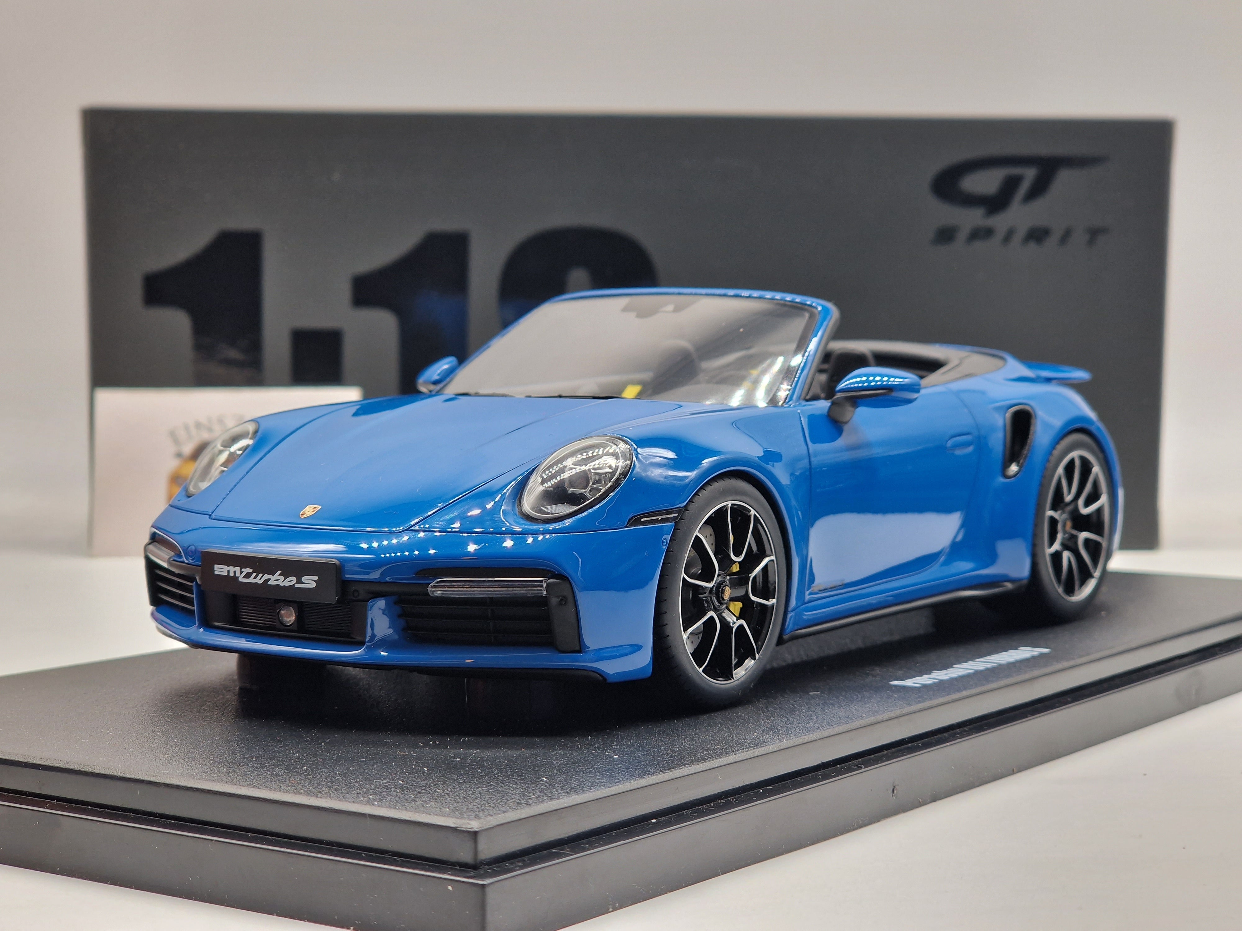 Porsche 911 (992) Turbo S Cabrio Shark Blue